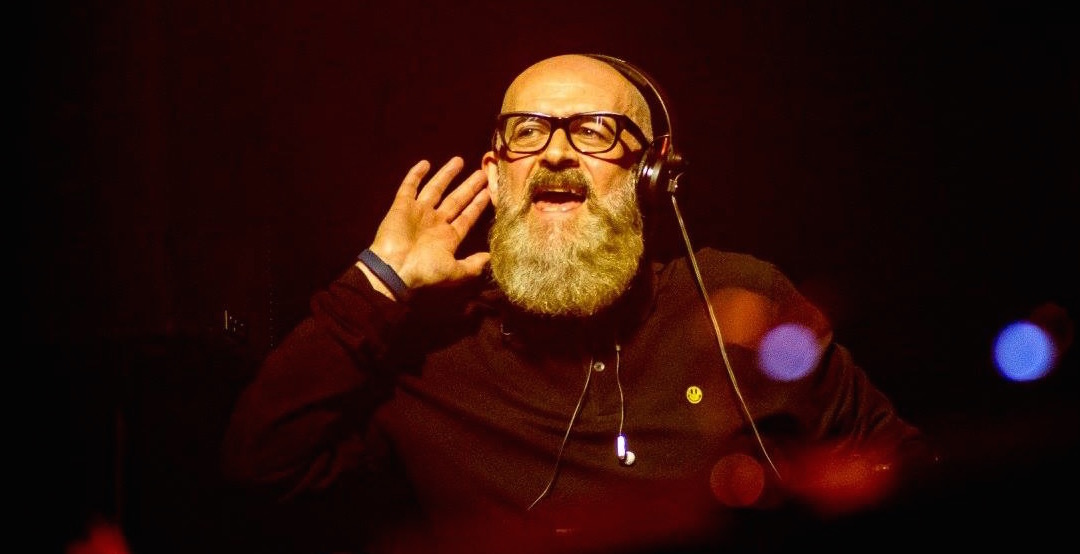Crank up the bass.. it's the Long Live House Radio Show with Graeme Park!