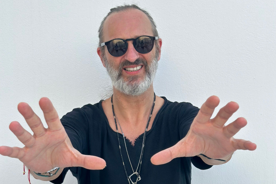 Belgian producer Lost Desert has been a regular contributor to Lee Burridge's All Day I Dream imprint since its inception, and has just released his latest EP on the label, Saudade.