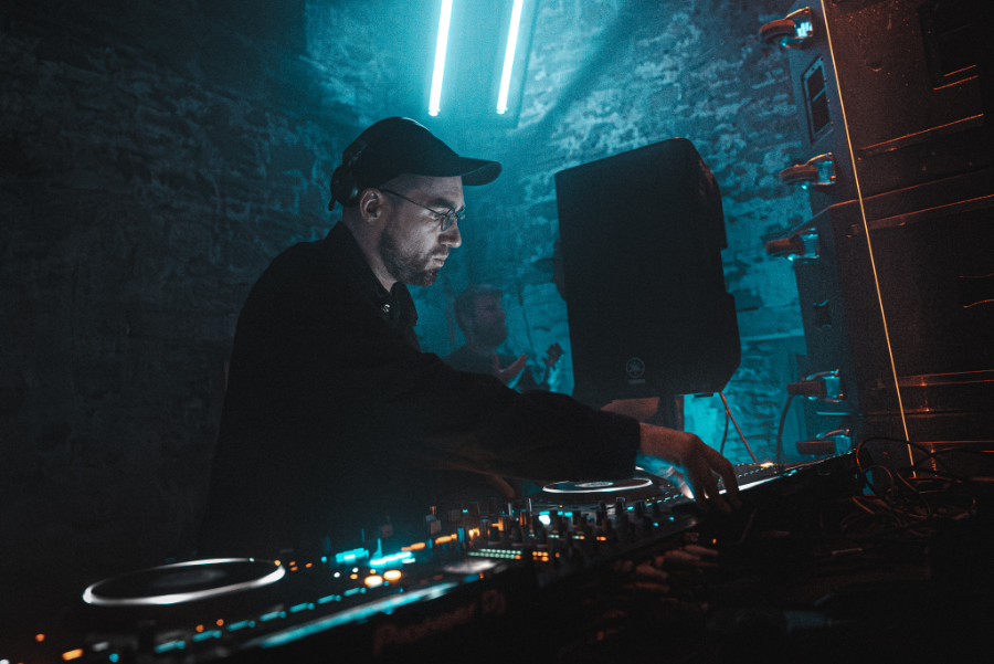 Since its inception in 1999, FABRICLIVE has been at the forefront of championing genres such as jungle, drum & bass, grime, garage, footwork, amapiano and dubstep