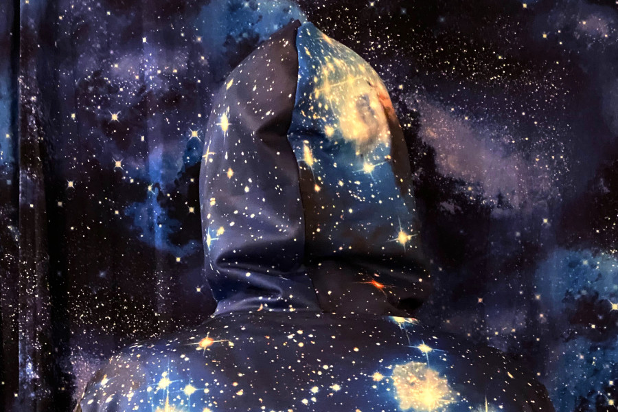 BONG-747, the alter ego of producer James Bong, has paid tribute to director David Lynch on new single The Big Fish (for David Lynch).