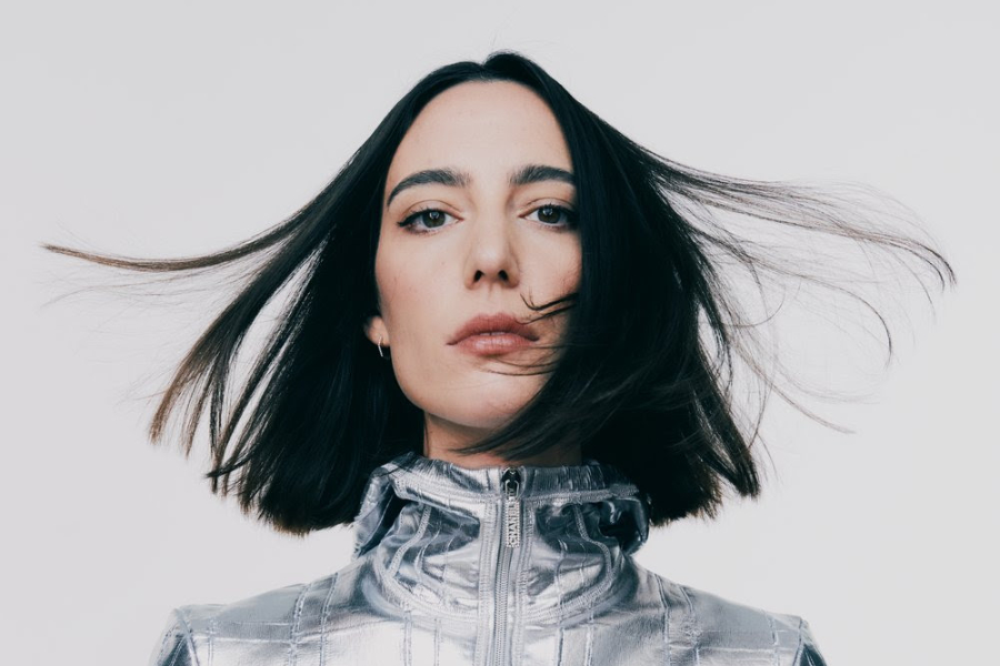Amelie Lens has introduced a new visual concept for her live shows, entitled 'Aura', which will be introduced at her upcoming show at Espacio Riesco in Santiago, Chile.