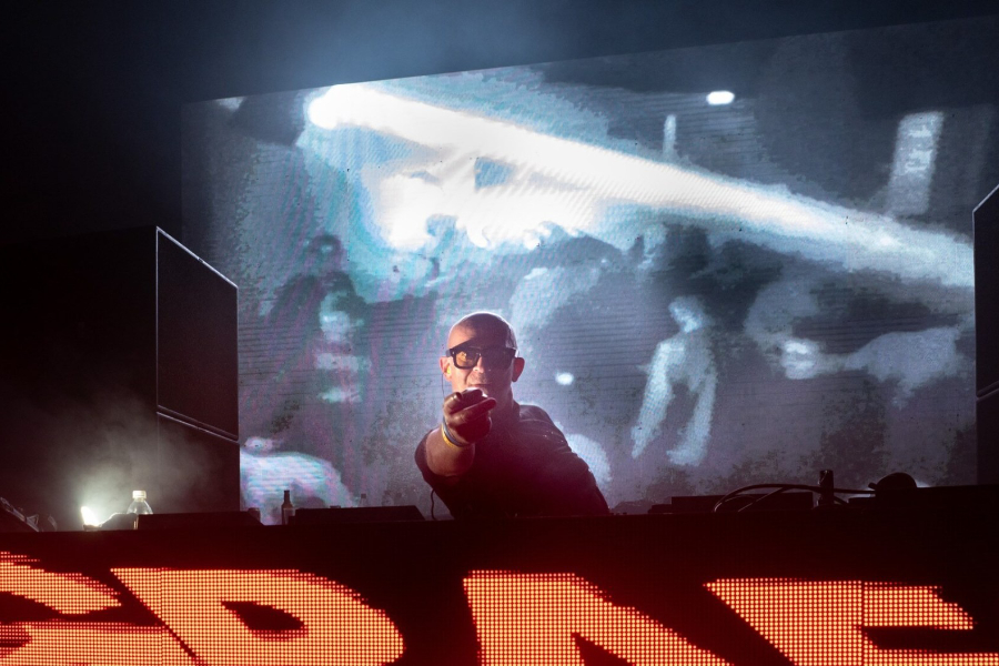 Feel the summer vibe with the Long Live House Radio Show