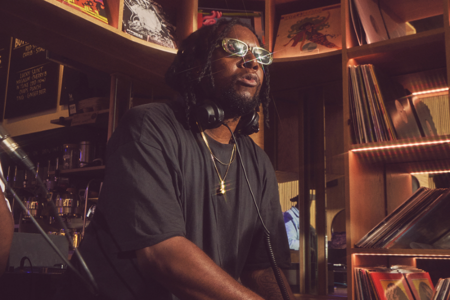 UK producer Ossie has developed a reputation for blurring the lines between bass, house, disco and garage – all the time keeping the groove at the forefront – with his productions earning kudos from the likes of Gilles Peterson, Hyperdub, Kerri Chandler, and Skepta & Jammer, who signed him to their Más Tiempo imprint.